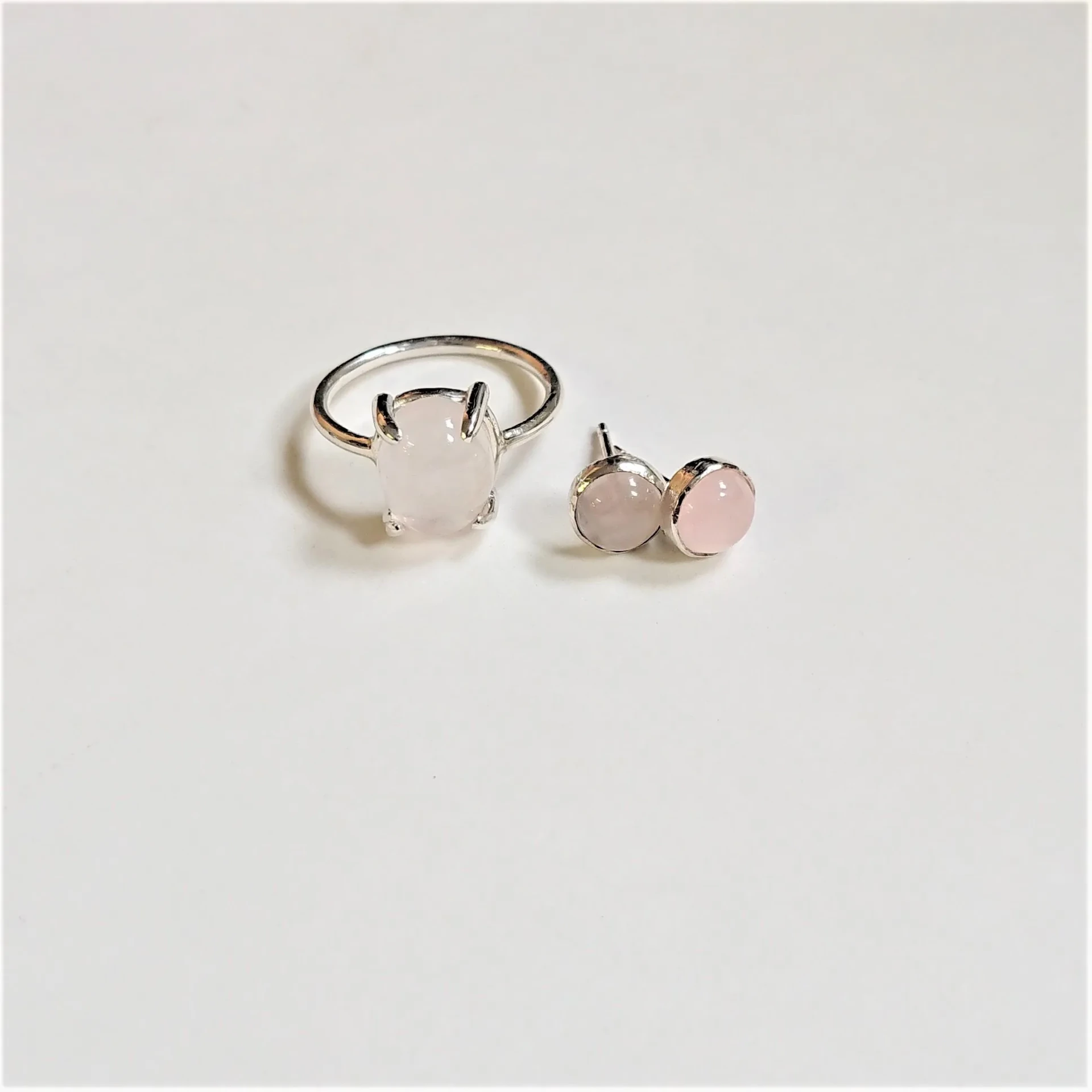parure bague et boucles d'oreilles avec serti griffe