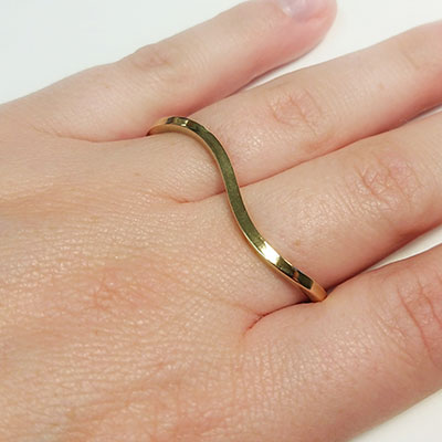 Modèle spécial de bague sur deux doigts