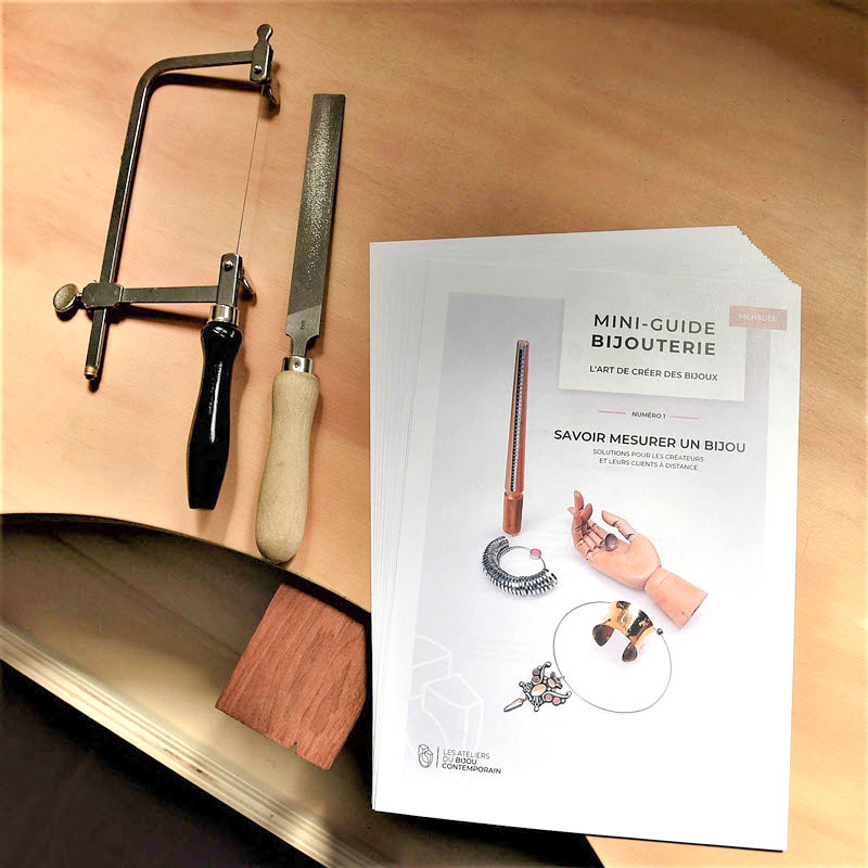 Mini-guide de bijouterie pour mesurer un bijou par les Ateliers du Bijou Contemporain