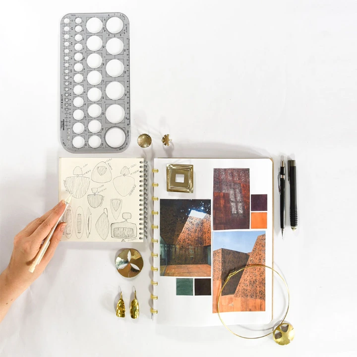 Création d'un carnet inspiration ou moodboard pour stimuler la créativité en bijouterie