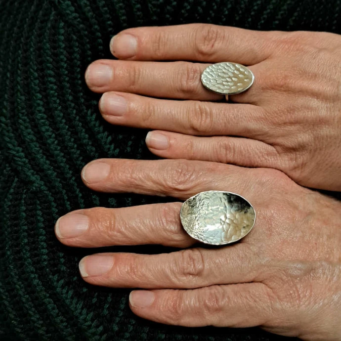 création d'élèves duo mère-fille de bagues texturées
