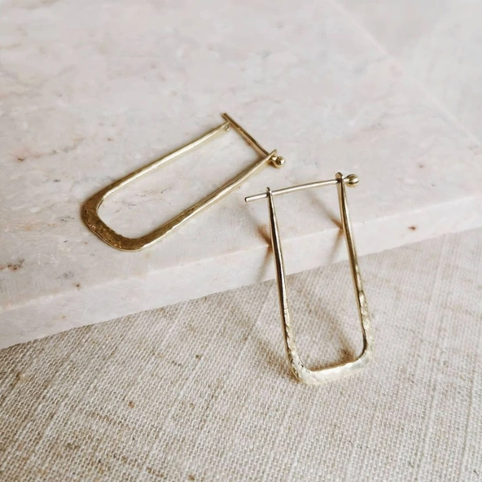 Formation bijouterie Bruxelles boucles d'oreilles laiton Les Ateliers du Bijou Contemporain