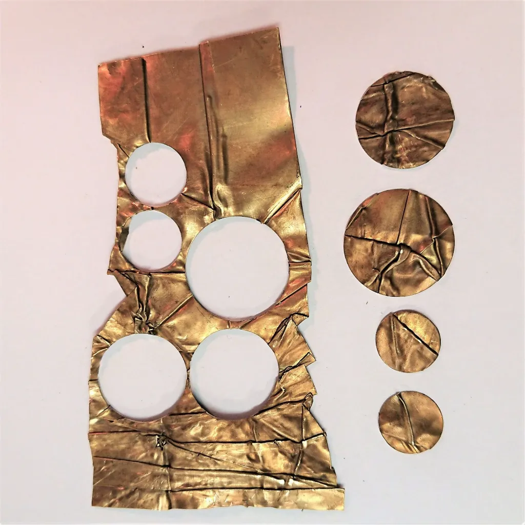 Formation-Bijou-plaque-metal-plisse-froisse-Celine-plaque-scaled.webp